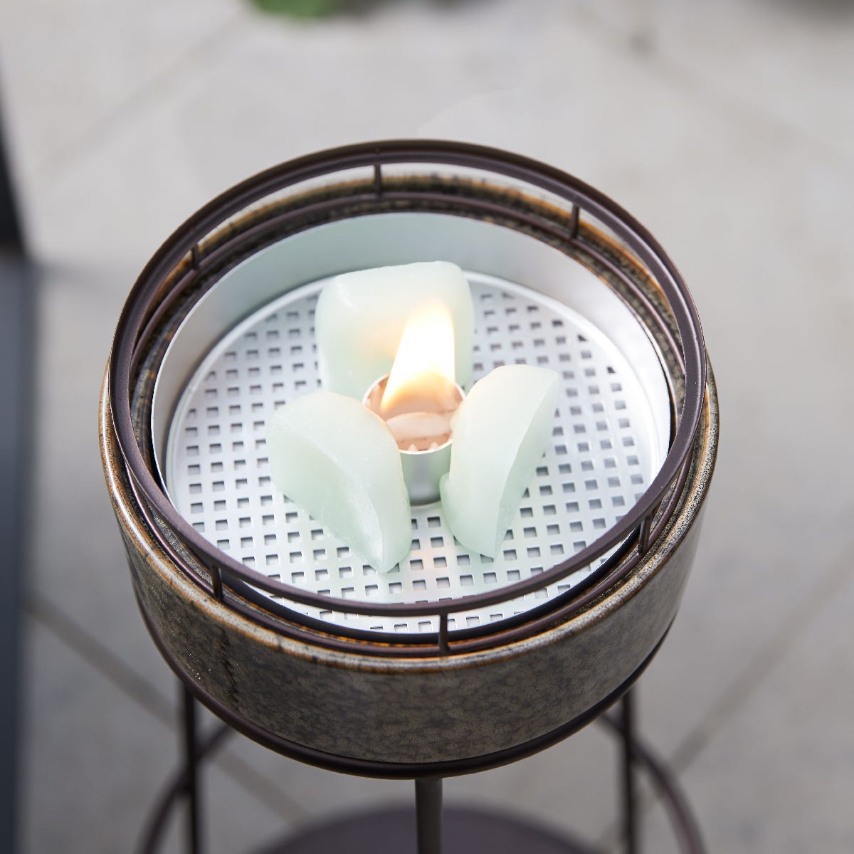 Wild Lemongrass Citronella Fragrance Flame‚™ Wax Melts ‚ - Outdoor - PartyLite US